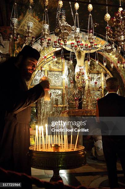 orthodox monk at the church of the holy sepulchre - church of the holy sepulchre 個照片及圖片檔
