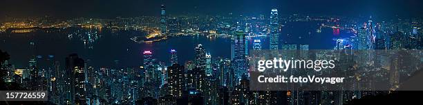 hong kong harbour skyscrapers neon night panorama china - 上環 個照片及圖片檔