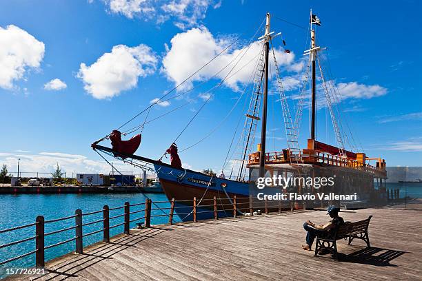 the wharf, bridgetown, barbados - bridgetown barbados stockfoto's en -beelden