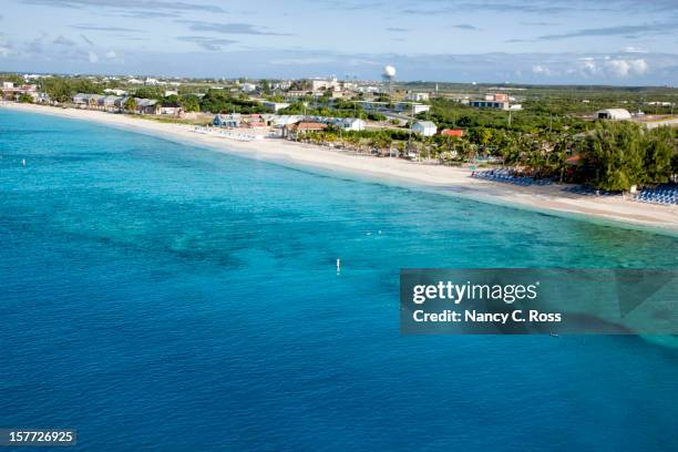 wide angle of beach and ocean, caribbean island, grand turk - turks and caicos stock pictures, royalty-free photos & images