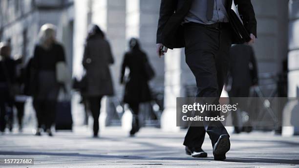 通勤者： ロンドンの交通状況 - businessman in suit ストックフォトと画像