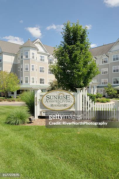 sunrise assisted living - retirement community building stock pictures, royalty-free photos & images
