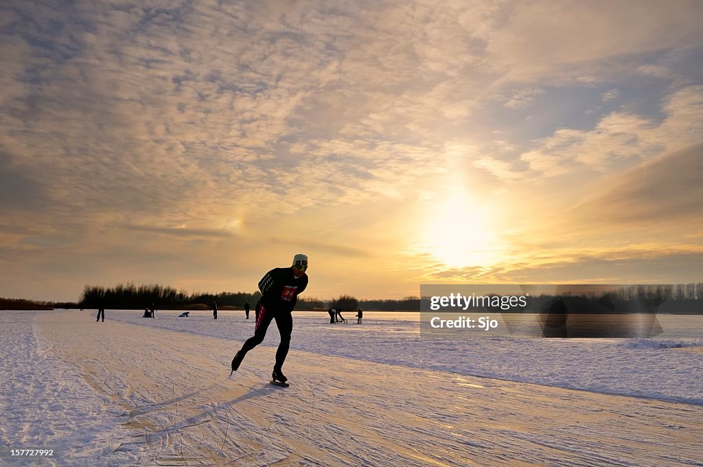 Eislaufen im Sonnenuntergang