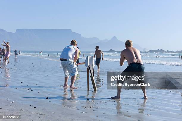 playing cricket on bloubergstrand, cape town, south africa. - beach cricket 個照片及圖片檔