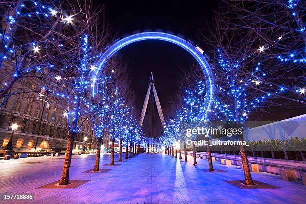 london millennium wheel in der dämmerung - london eye christmas stock-fotos und bilder