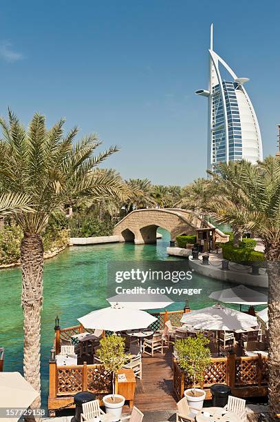 dubai burj al arab luxury hotel restaurant - hotel madinat jumeirah stockfoto's en -beelden