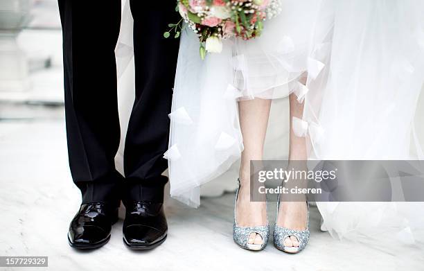 verheiratet paar - wedding feet stock-fotos und bilder