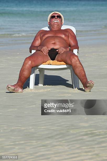 sleeping on the beach - fat man on beach stockfoto's en -beelden