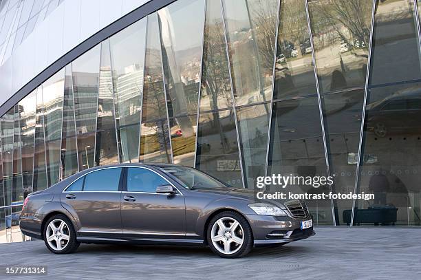 mercedes benz 500 - mercedes benz marchio depositato foto e immagini stock