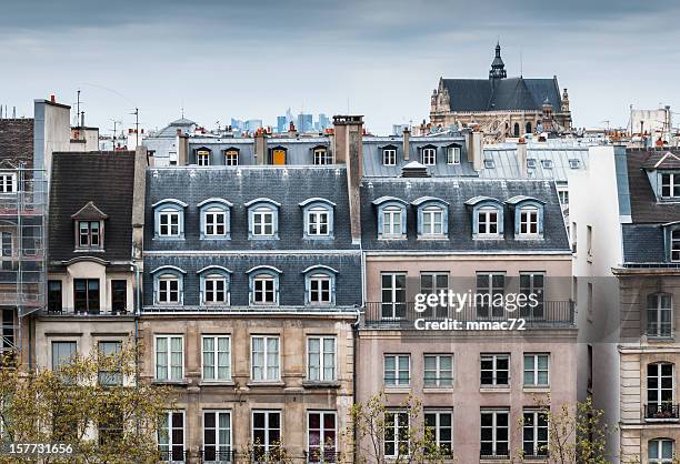 bâtiments traditionnels à paris - façade immeuble photos et images de collection