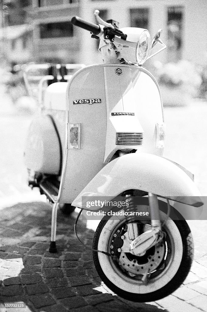 Vespa. Schwarz und Weiß