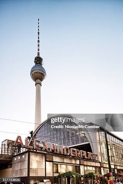 berlin alexanderplatz train station vertical - fernsehturm berlin stockfoto's en -beelden