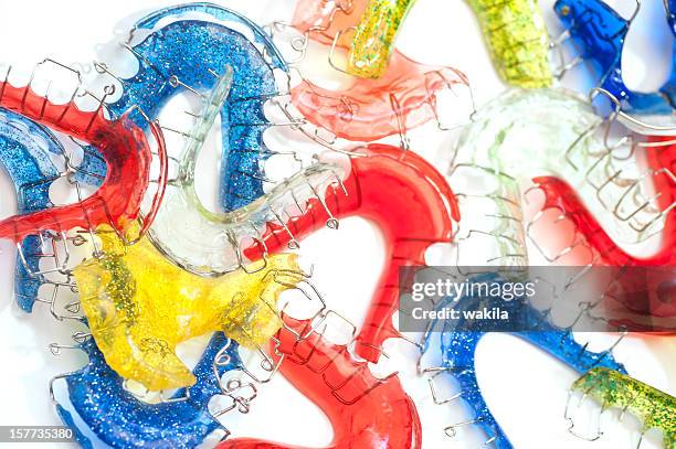 colorato graffe fotografia da studio - apparecchio ortodontico foto e immagini stock