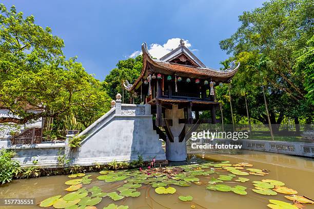 the one pillar pagoda in hanoi, vietnam - vietnam stockfoto's en -beelden