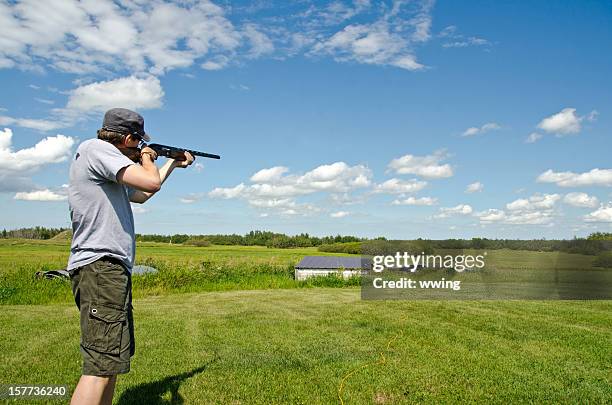 summer trap shooting - clay shooting stockfoto's en -beelden