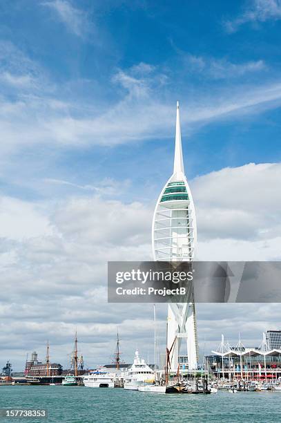 gunwharf quays en portsmouth - portsmouth england fotografías e imágenes de stock