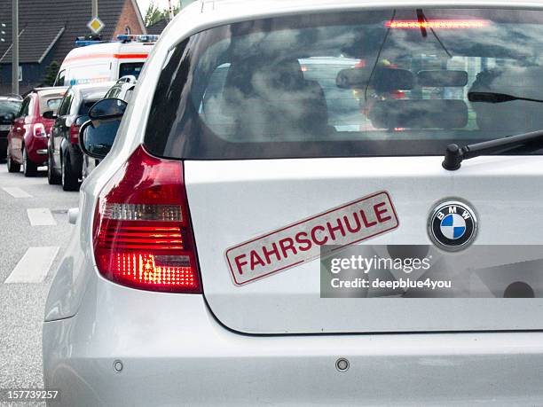 bmw driving school auto in der citiy von hamburg - fahrschule stock-fotos und bilder