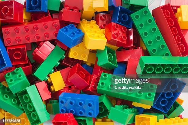 cubos de juguete de marco completo - bloque de madera fotografías e imágenes de stock