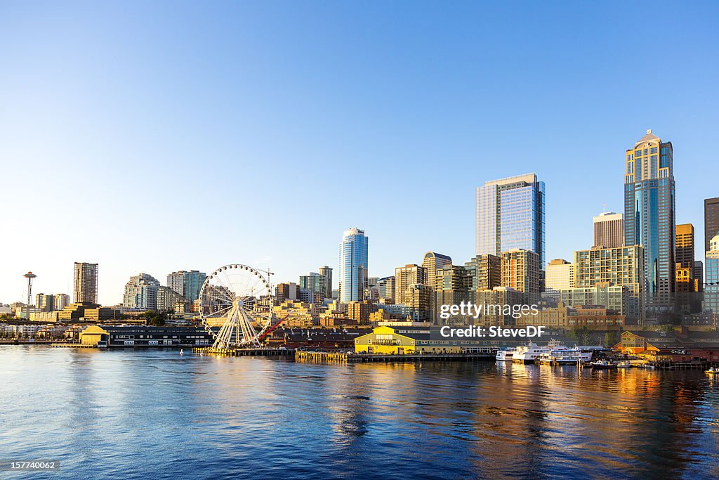 Centro de Seattle Waterfront, e Space Needle grande roda