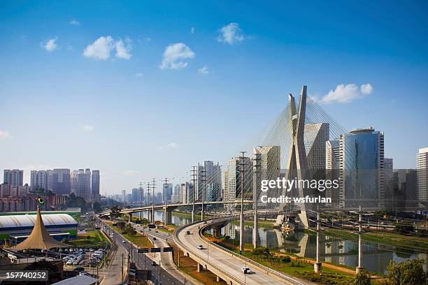 famous cable-stayed bridge at sao paulo city. - kabelbrug stockfoto's en -beelden