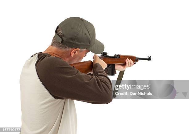 un hombre tiro con escopetas - carabina fotografías e imágenes de stock