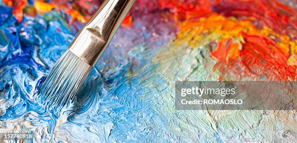 paintbrush with oil paint on a classical palette - konstmateriel bildbanksfoton och bilder