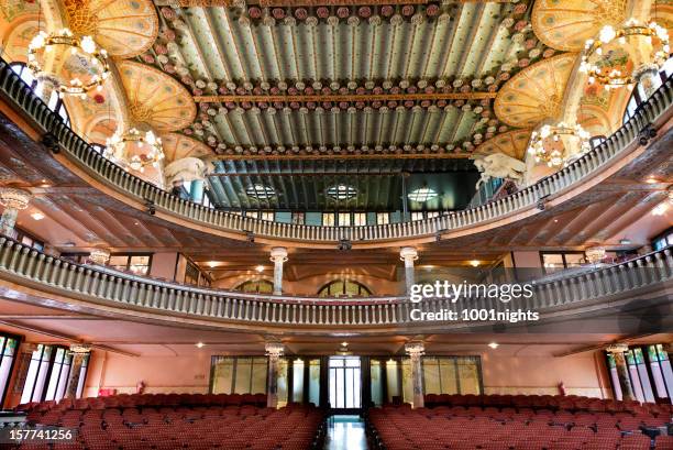 palacio de la música en barcelona - music halls fotografías e imágenes de stock