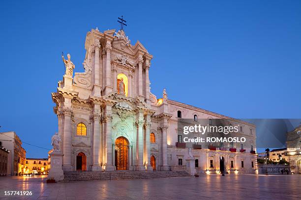 siracusa kathedrale von ortygia fassade vom 1753, sizilien, italien - ortygia stock-fotos und bilder