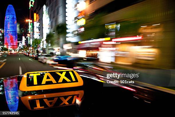 velocidad de la noche - taxi barcelona fotografías e imágenes de stock