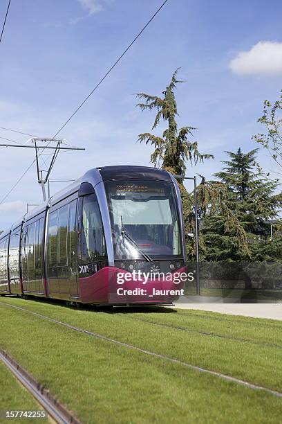 tranvía de dijon, francia - alstom fotografías e imágenes de stock