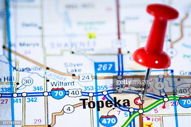 us capital cities on map series: topeka, kansas, ks - kansas map stock pictures, royalty-free photos & images