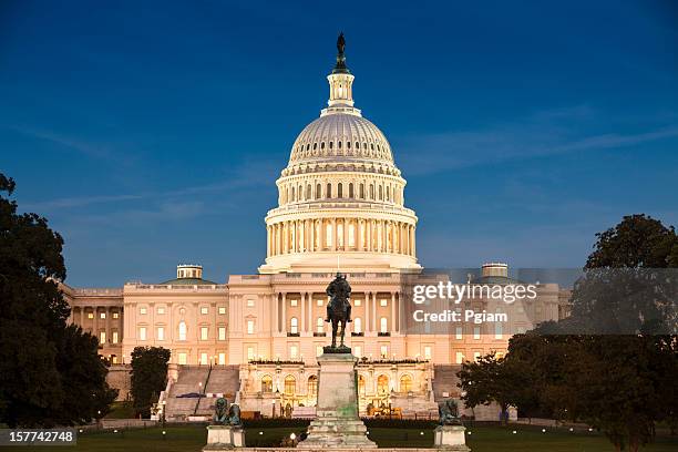 capitol building - washington dc at night stock pictures, royalty-free photos & images