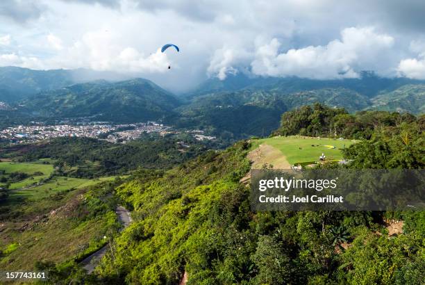 paragliding in bucaramanga, colombia - bucaramanga stock pictures, royalty-free photos & images