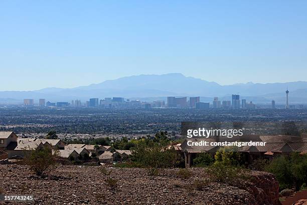residential neighbourhood with the las vegas skyline in distance - mirage las vegas stock pictures, royalty-free photos & images