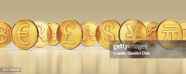 gold international currency coins in a line - geldwechsel stock-fotos und bilder