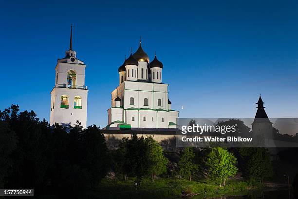 pskov kremlin and trinity cathedral - pskov russia stock pictures, royalty-free photos & images
