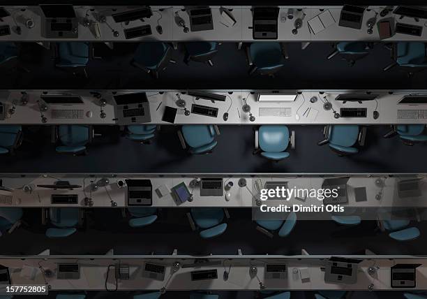 empty, dark office, with one computer on - dark space stockfoto's en -beelden