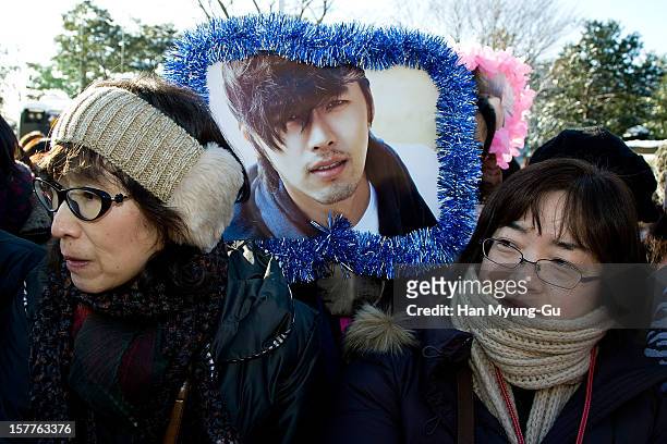 Fans attend an event to mark actor Hyun Bin's being discharged from the military service on December 6, 2012 in Gyeonggi-do, South Korea.