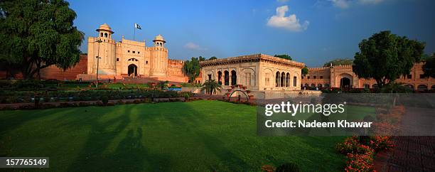 hazuri  bagh,lahore - lahore ストックフォトと画像