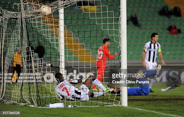 Daniele Padelli goalkeeper of Udinese fails to save as Jordan Henderson scores during the UEFA Europa League Group A match between Udinese Calcio and...