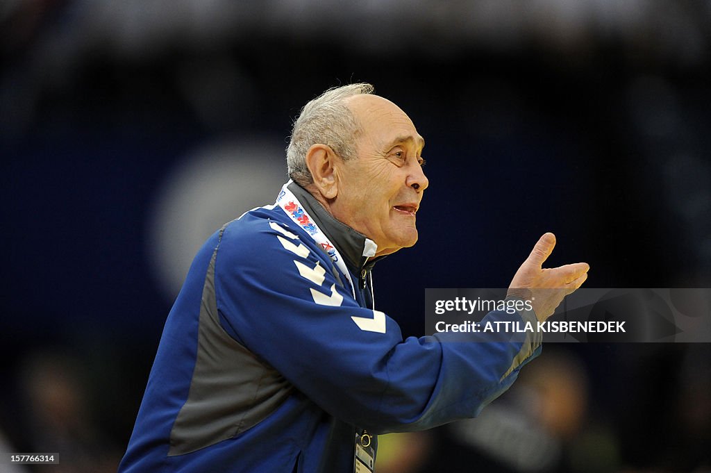 HANDBALL-EURO-2012-WOMEN-SRB-UKR