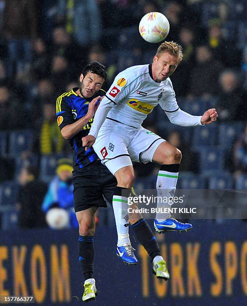 Borussia Monchengladbach's Juliesn Korb vies with Fenerbahc's Serdar Kesimal during the UEFA Europa League Group C3 football match between B....