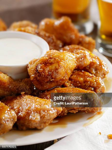 crispy honey garlic chicken wings and beer - garlic sauce stock pictures, royalty-free photos & images