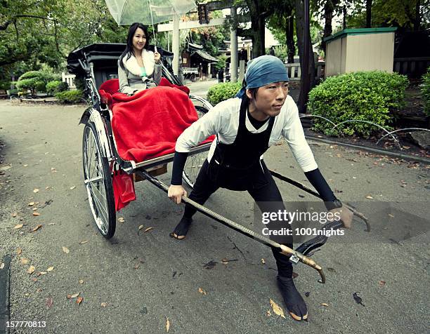 Human Powered Rickshaw Stock-Fotos und Bilder - Getty Images