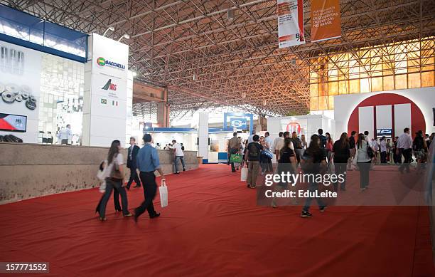 rio oil e gas expo - stand out stockfoto's en -beelden