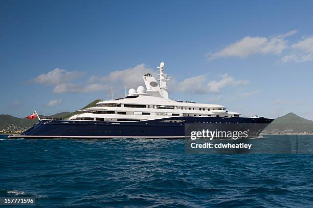 yacht "al mirqab" passing by saint martin on january1st 2010 - motor yacht stock pictures, royalty-free photos & images