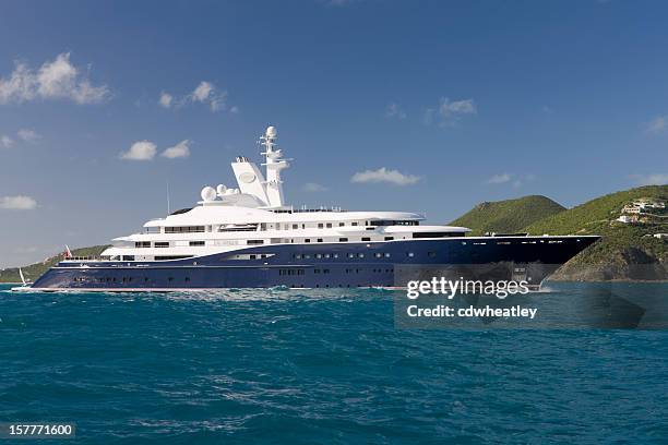 yacht al mirqab "passa da saint martin su january1st 2010 - saint martin caribbean foto e immagini stock