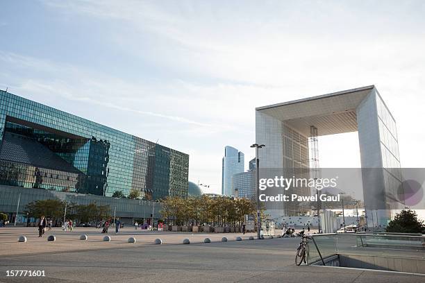 the dés window - grande arche stock pictures, royalty-free photos & images