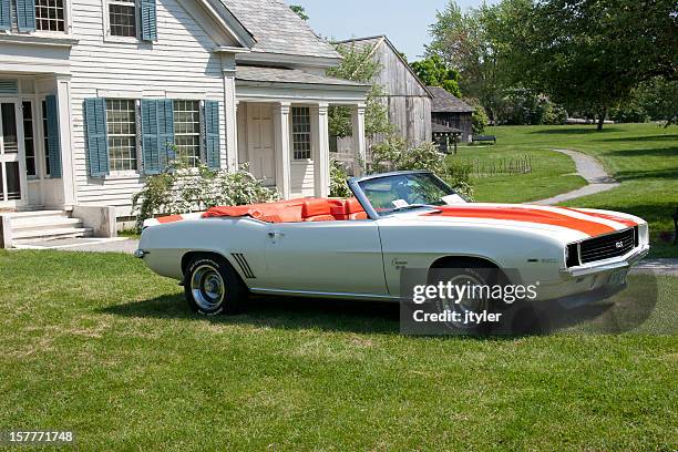chevy 1969 camaro orange and white convertible - chevrolet-camaro-super-sport stockfoto's en -beelden
