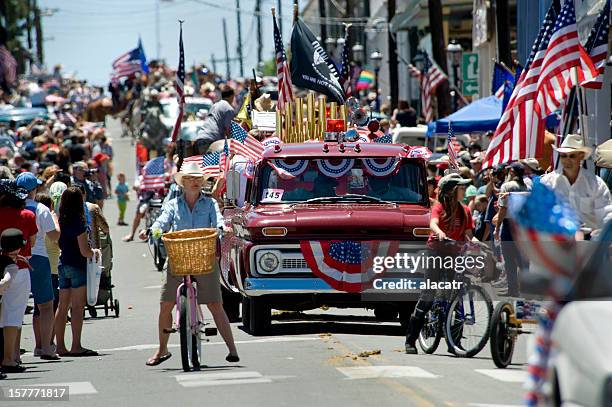 fourth of july parade - parade stock pictures, royalty-free photos & images